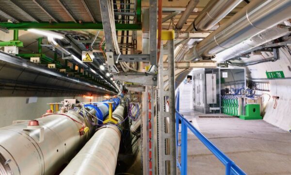 Sfruttare il Large Hadron Collider del CERN come sorgente per lo studio di neutrini