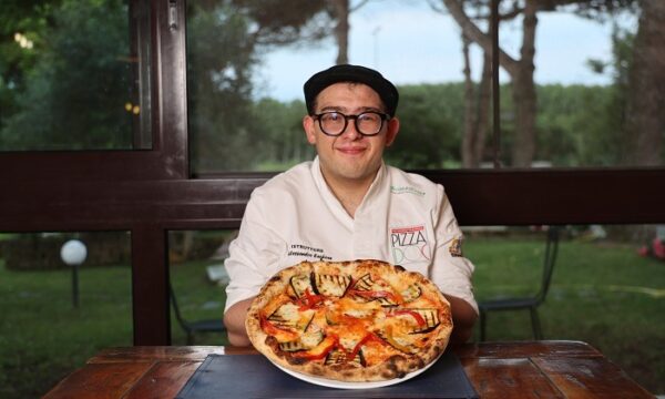 Alessandro Cardone, campione per la categoria a squadre del Campionato Pizza DOC 2023