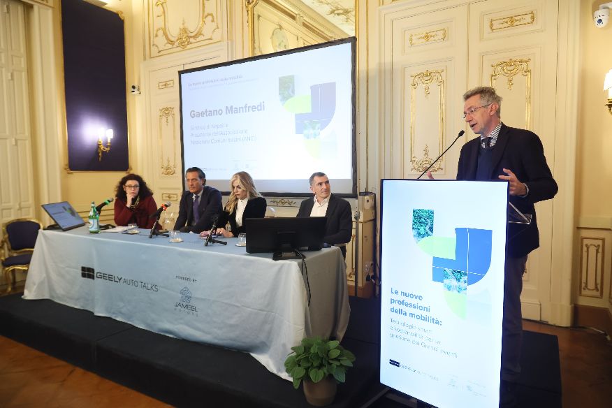 Il mercato italiano della Connected Mobility corre veloce, segnando una crescita del 16% a fine 2024 per un valore complessivo di 3,36 miliardi di euro, ma permane uno scollamento tra rivoluzione tecnologica e nuove professioni.