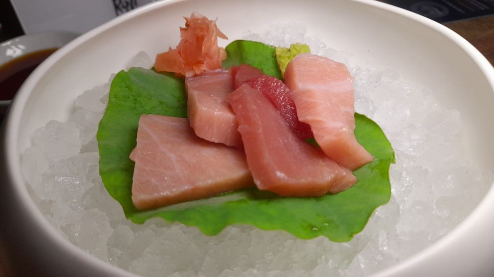 Luci soffuse, atmosfera zen e un silenzio carico di attesa: è così che prende vita, da Roji a Nola, un evento destinato a segnare un momento storico per la gastronomia del Sud Italia. Per la prima volta, la cerimonia giapponese del Kaitai