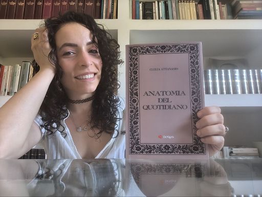 Clelia Attanasio appartiene a quella rara generazione di autori capaci di muoversi con naturalezza tra ricerca accademica e narrativa. Scrittrice, studiosa e ricercatrice, ha costruito il proprio percorso tra alcune delle più prestigiose istituzioni europee