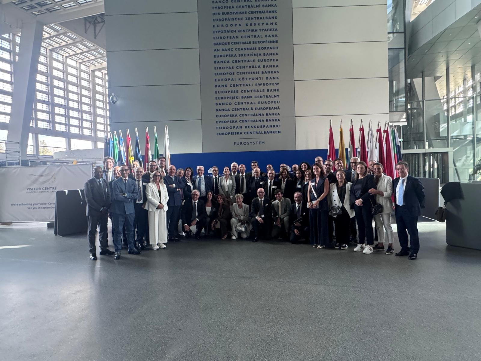 consolidare il dialogo tra il Credito Cooperativo della Campania e della Calabria e le istituzioni europee, al fine di tutelare e difendere il benessere e la stabilità del sistema creditizio territoriale