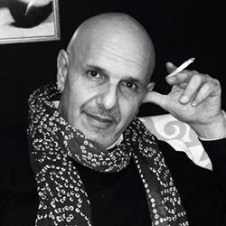 Il fascino intramontabile di Rodolfo Valentino, icona del cinema muto e simbolo di un’epoca, torna a vivere sul palcoscenico attraverso i suoi segreti, le sue contraddizioni e gli interrogativi rimasti senza risposta. Il 6, 7 e 8 novembre al Teatro Sancarluccio